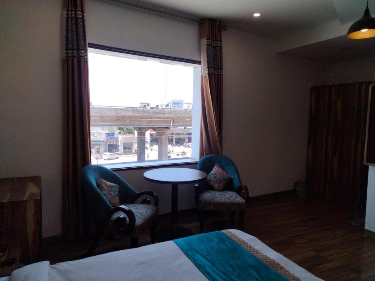 Hotel D Plaza Zirakpur Екстериор снимка