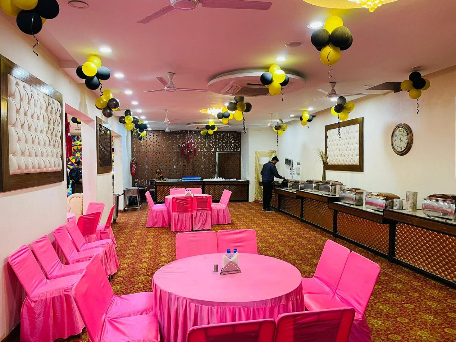 Hotel D Plaza Zirakpur Екстериор снимка